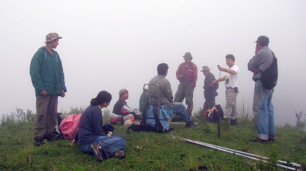 Equipo de biólogos en una de las incursiones al Incahuasi